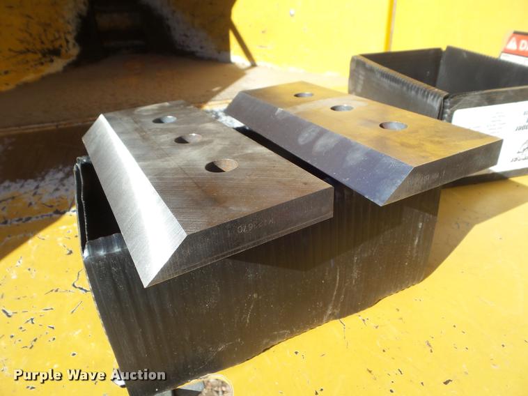 image for item DB3612 2006 Vermeer BC600XL wood chipper