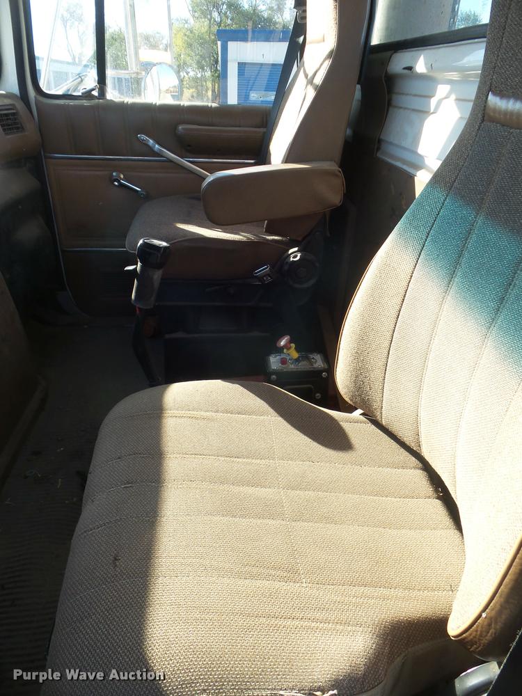 image for item DB3624 1994 Ford LTA9000 Aero Max 106 semi truck