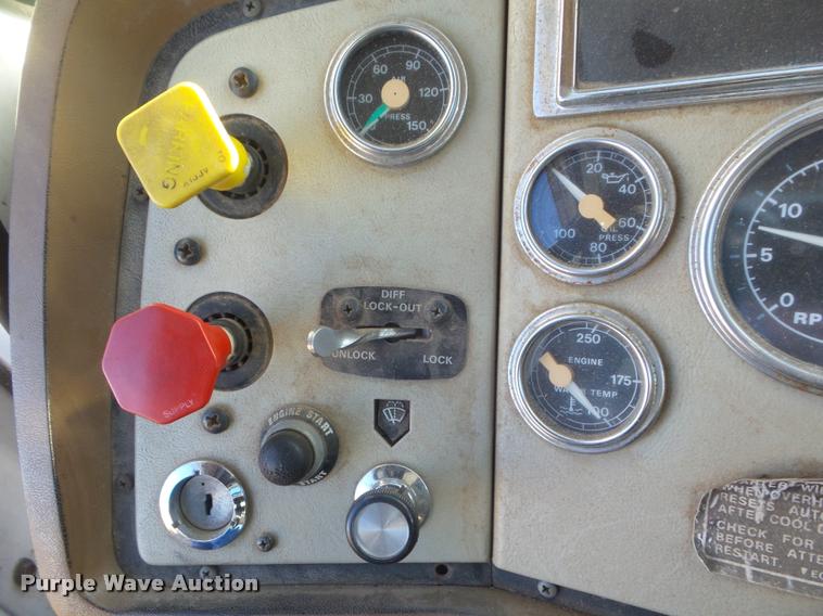 image for item DB3624 1994 Ford LTA9000 Aero Max 106 semi truck