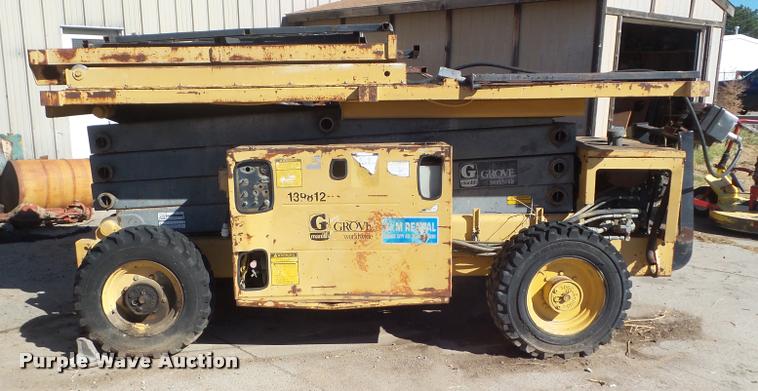 image for item DB3626 1991 Grove SM3884XT scissor lift