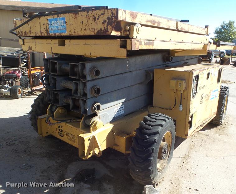 image for item DB3626 1991 Grove SM3884XT scissor lift