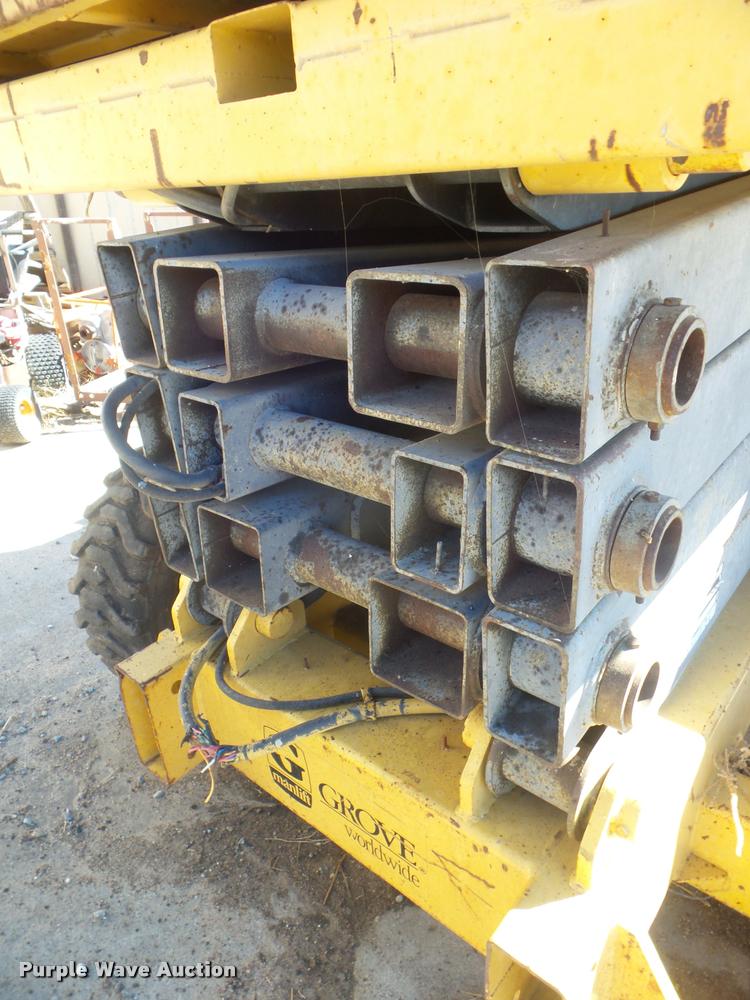 image for item DB3626 1991 Grove SM3884XT scissor lift