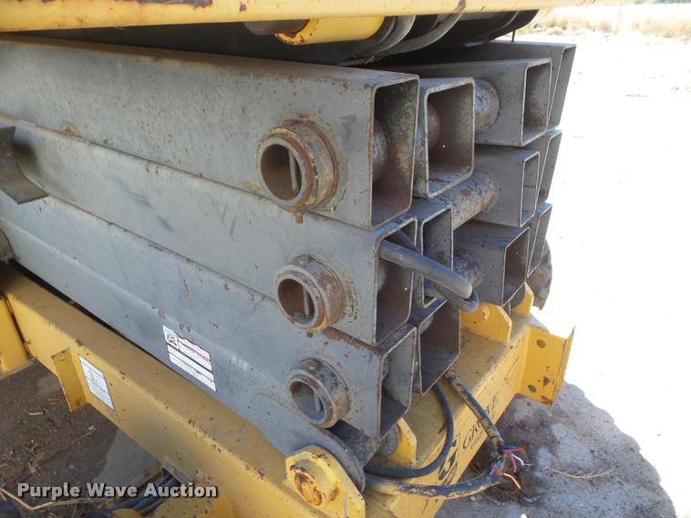 image for item DB3626 1991 Grove SM3884XT scissor lift
