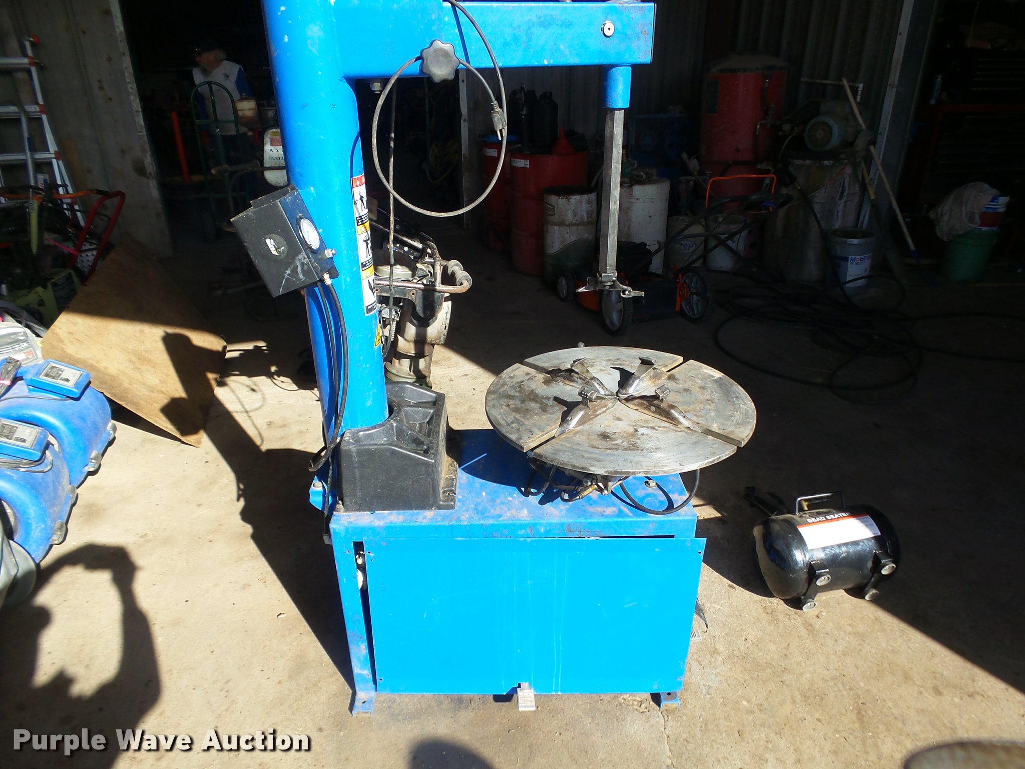 Atlas TC489 tire machine in Dodge City, KS Item BY9668 sold Purple Wave