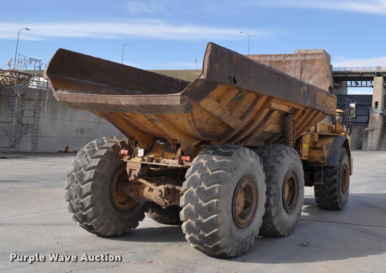 image for item L5048 1993 Caterpillar D350D haul truck
