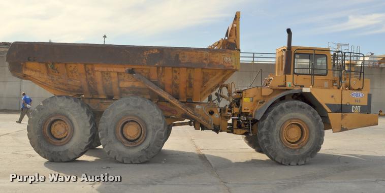 image for item L5048 1993 Caterpillar D350D haul truck