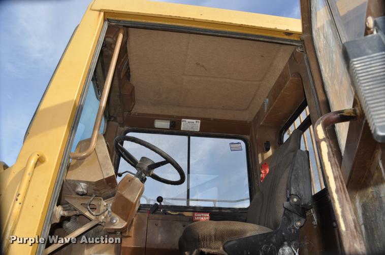 image for item L5048 1993 Caterpillar D350D haul truck