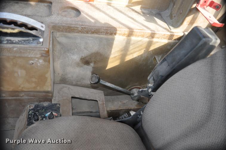 image for item L5048 1993 Caterpillar D350D haul truck