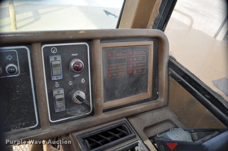 image for item L5048 1993 Caterpillar D350D haul truck