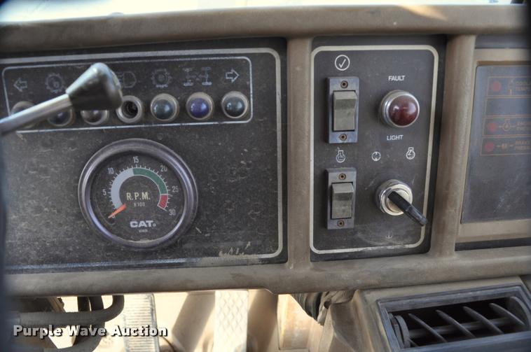 image for item L5048 1993 Caterpillar D350D haul truck