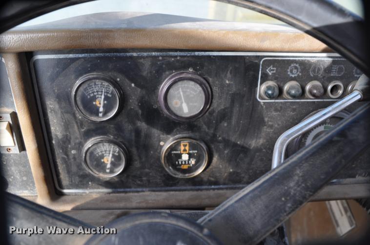 image for item L5048 1993 Caterpillar D350D haul truck