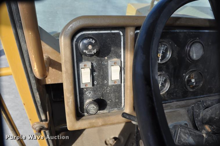 image for item L5048 1993 Caterpillar D350D haul truck