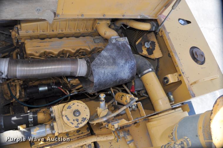 image for item L5048 1993 Caterpillar D350D haul truck