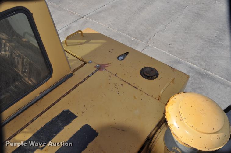 image for item L5048 1993 Caterpillar D350D haul truck