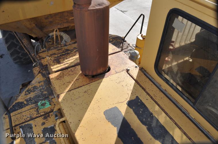 image for item L5048 1993 Caterpillar D350D haul truck