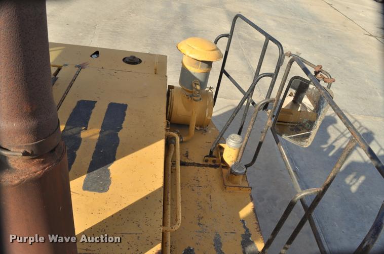 image for item L5048 1993 Caterpillar D350D haul truck