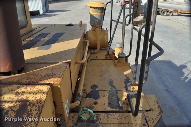 image for item L5048 1993 Caterpillar D350D haul truck