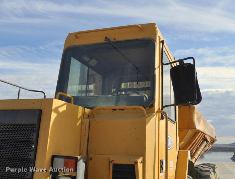 image for item L5048 1993 Caterpillar D350D haul truck