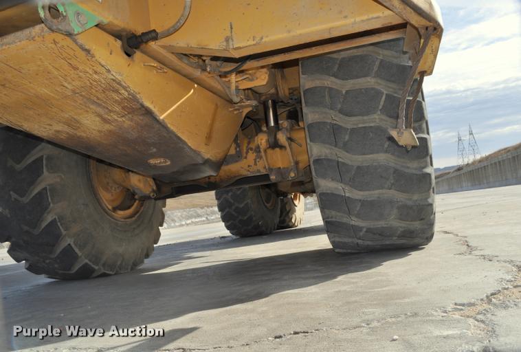 image for item L5048 1993 Caterpillar D350D haul truck