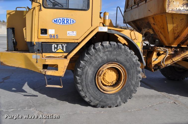 image for item L5048 1993 Caterpillar D350D haul truck