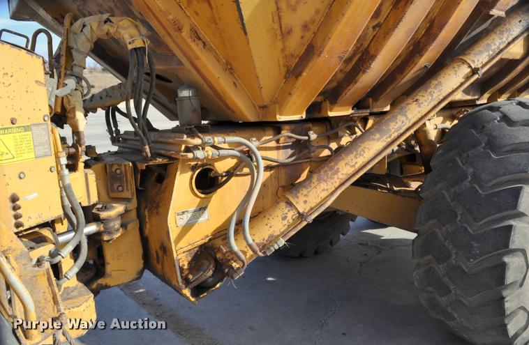 image for item L5048 1993 Caterpillar D350D haul truck