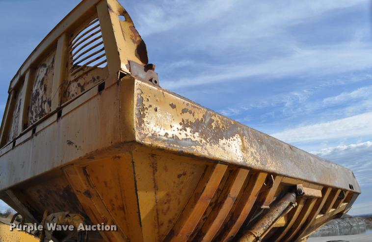 image for item L5048 1993 Caterpillar D350D haul truck