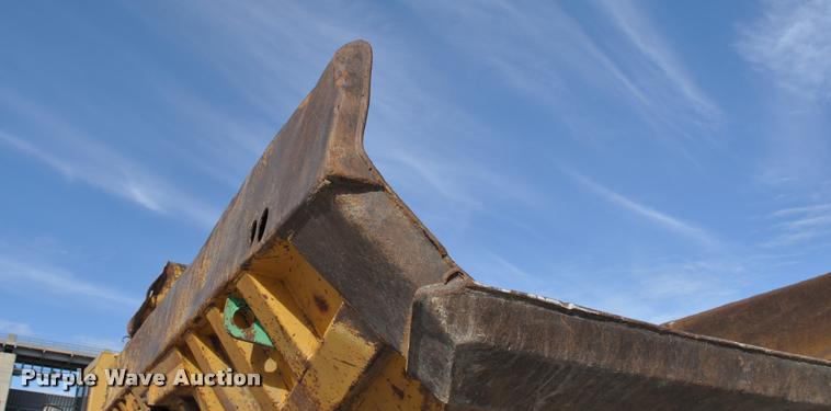 image for item L5048 1993 Caterpillar D350D haul truck