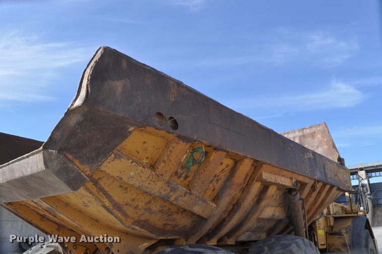 image for item L5048 1993 Caterpillar D350D haul truck