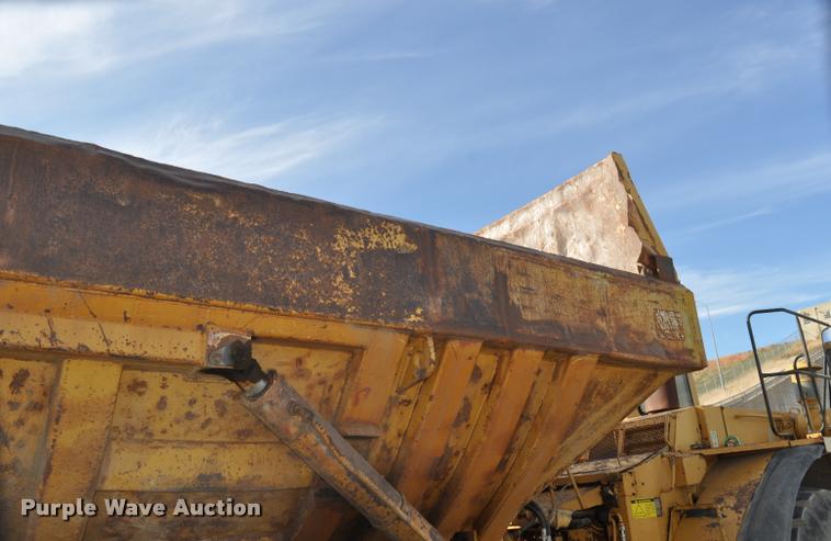 image for item L5048 1993 Caterpillar D350D haul truck