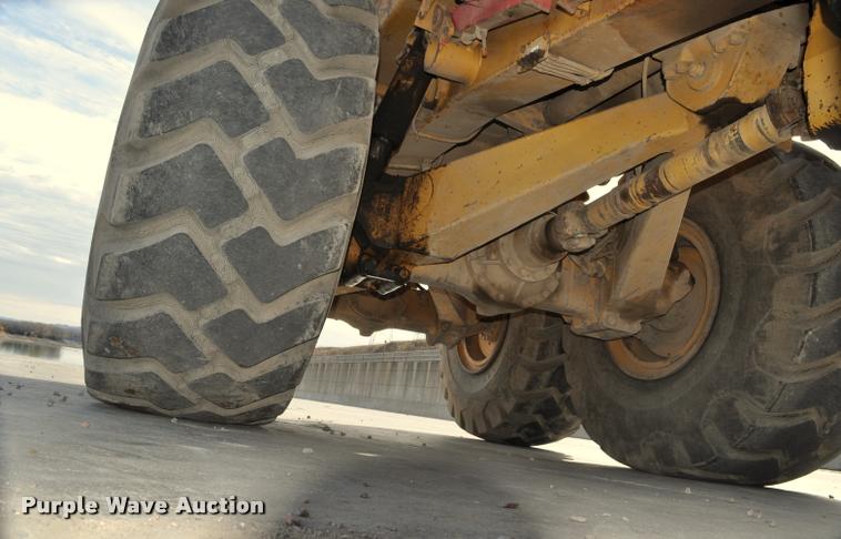 image for item L5048 1993 Caterpillar D350D haul truck