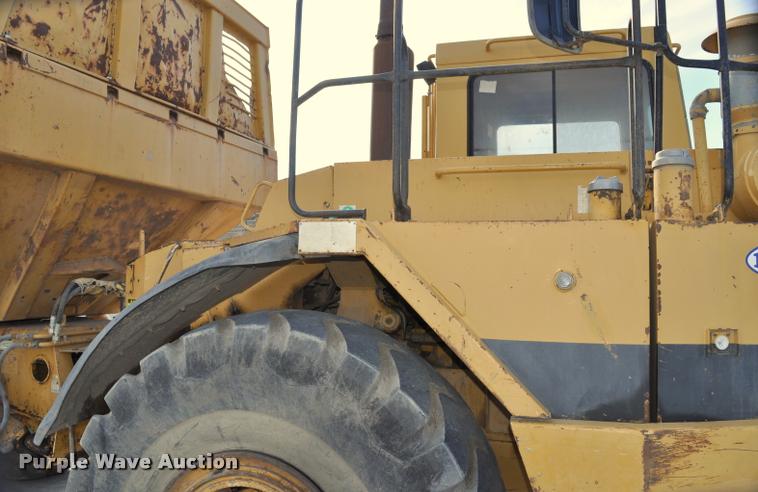 image for item L5048 1993 Caterpillar D350D haul truck