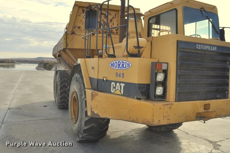 image for item L5048 1993 Caterpillar D350D haul truck