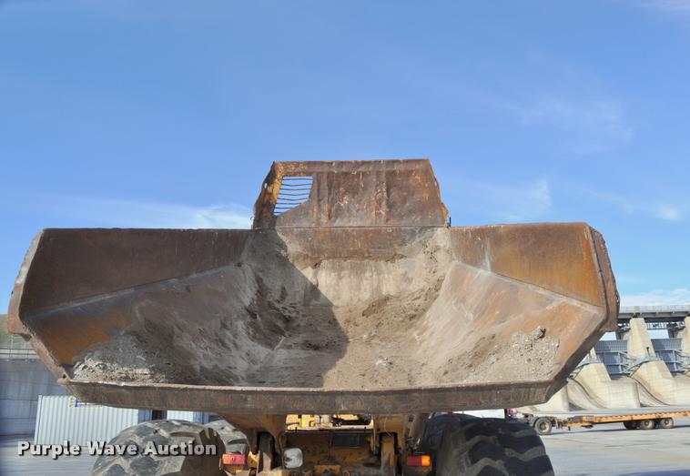 image for item L5048 1993 Caterpillar D350D haul truck