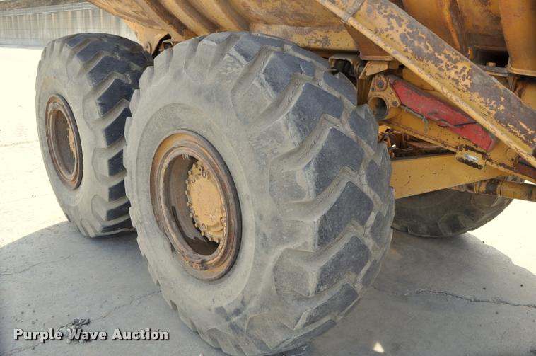 image for item L5048 1993 Caterpillar D350D haul truck