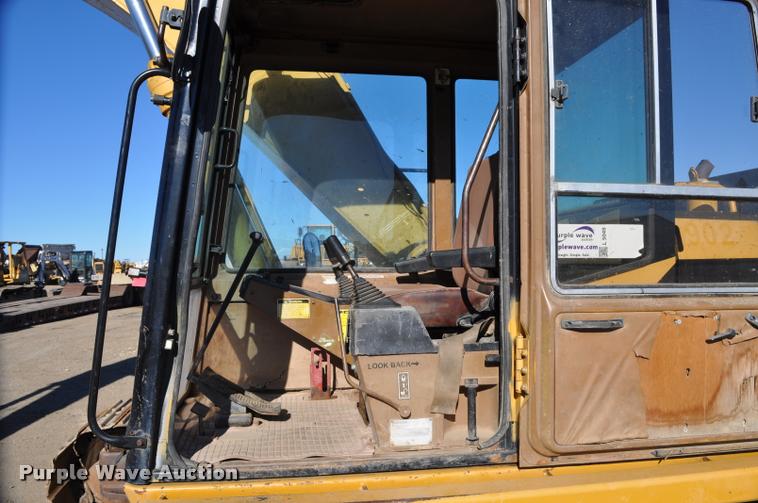 image for item L5049 1990 Caterpillar EL200B excavator