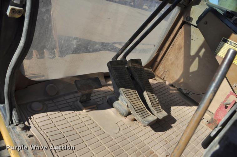 image for item L5049 1990 Caterpillar EL200B excavator