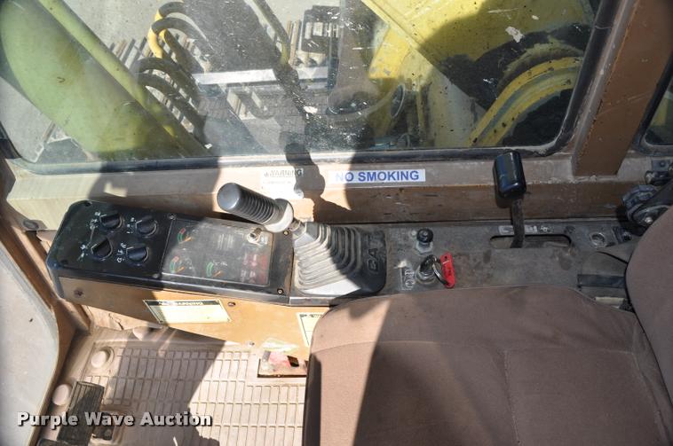 image for item L5049 1990 Caterpillar EL200B excavator