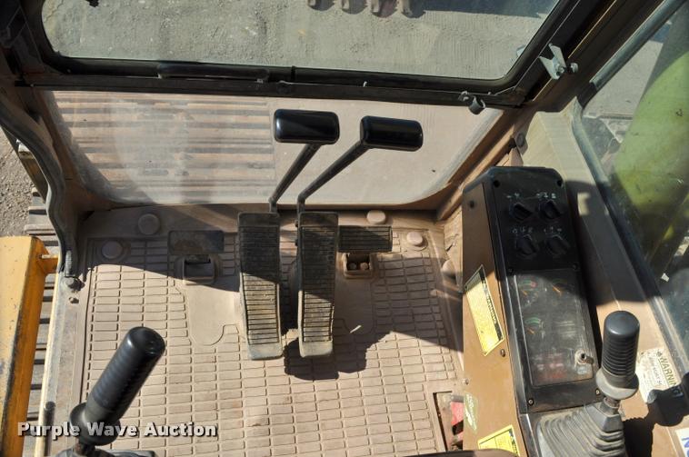 image for item L5049 1990 Caterpillar EL200B excavator