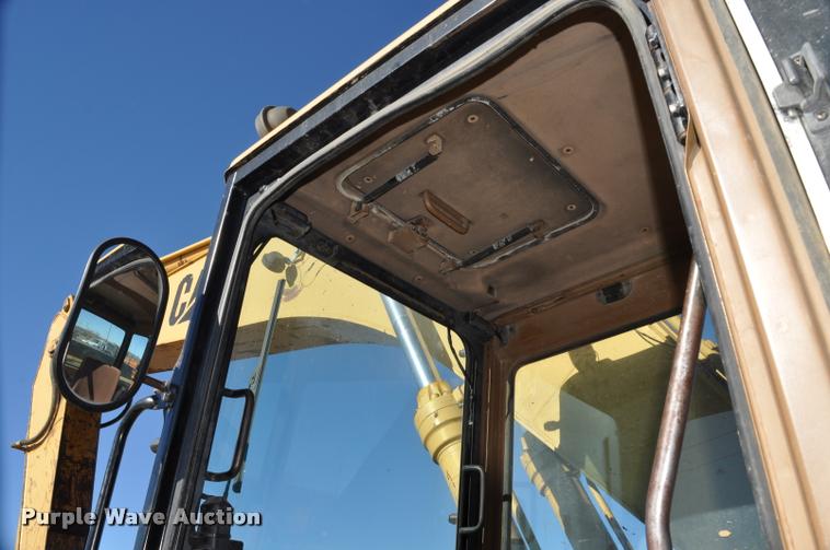 image for item L5049 1990 Caterpillar EL200B excavator