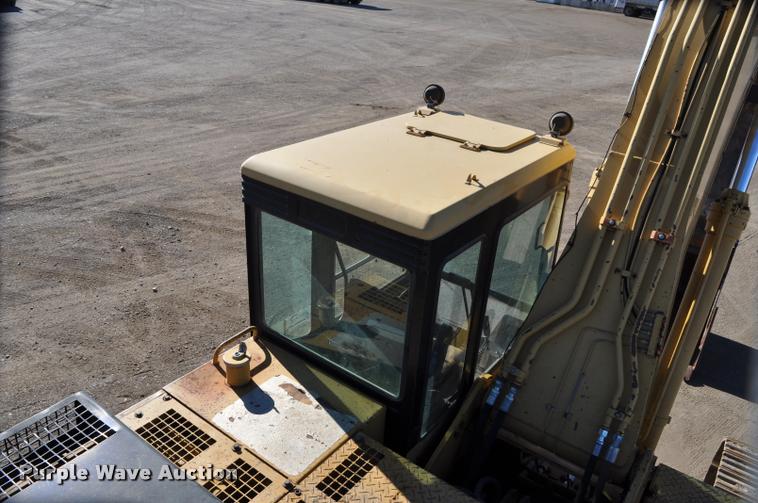 image for item L5049 1990 Caterpillar EL200B excavator