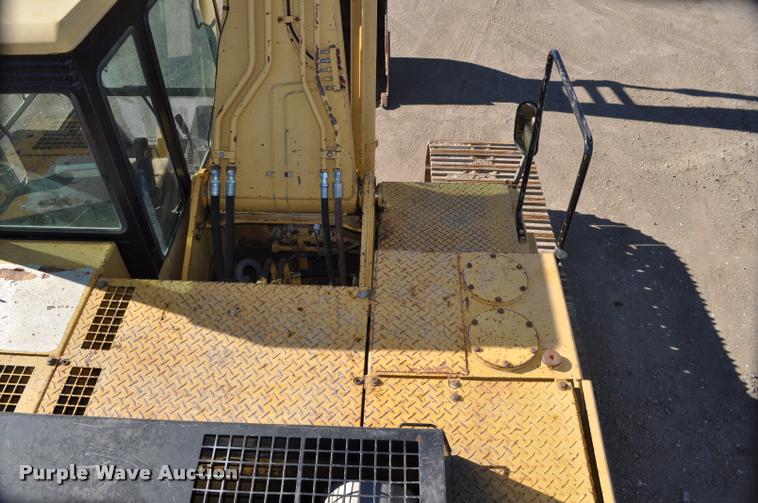 image for item L5049 1990 Caterpillar EL200B excavator