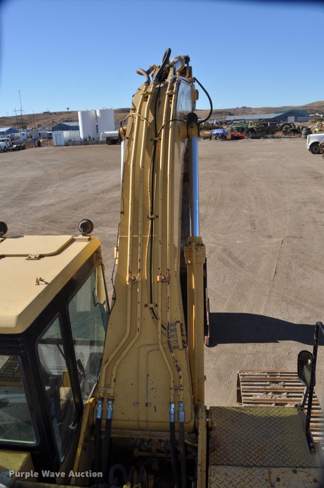image for item L5049 1990 Caterpillar EL200B excavator