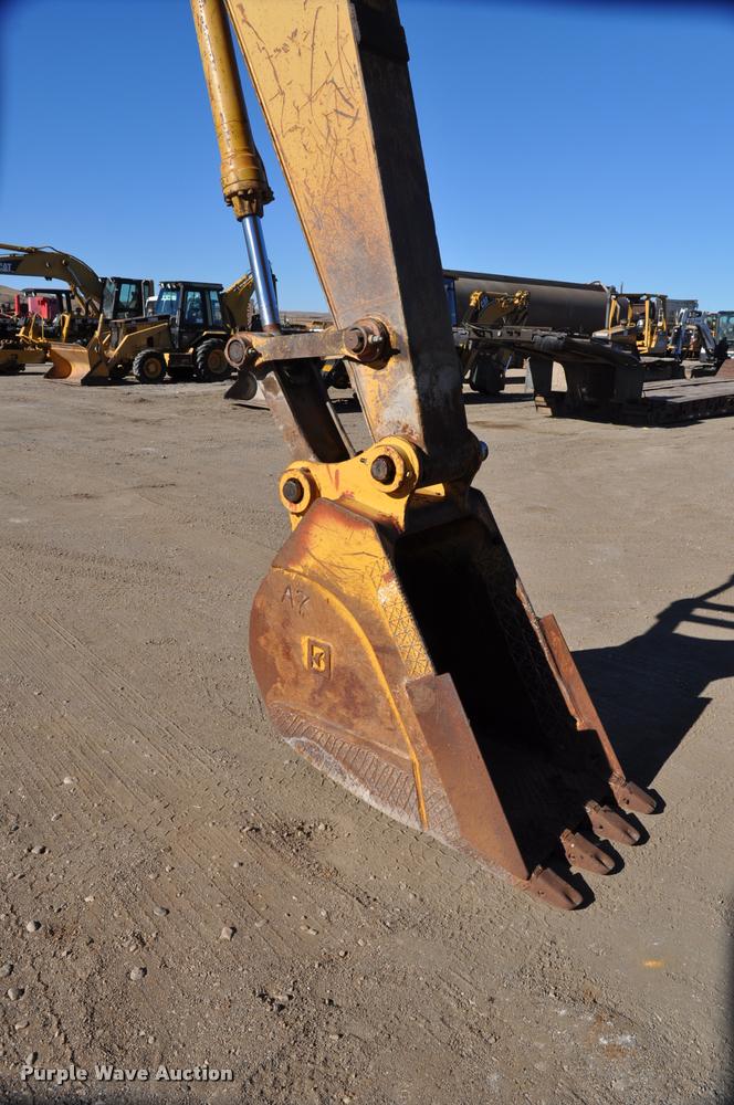 image for item L5049 1990 Caterpillar EL200B excavator