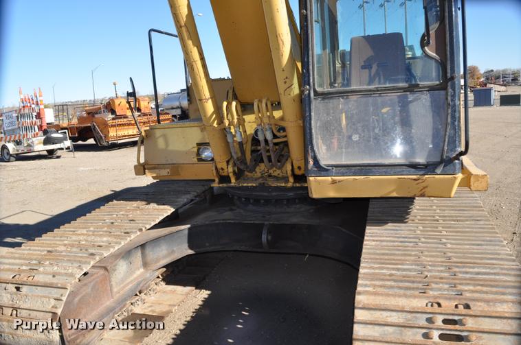 image for item L5049 1990 Caterpillar EL200B excavator