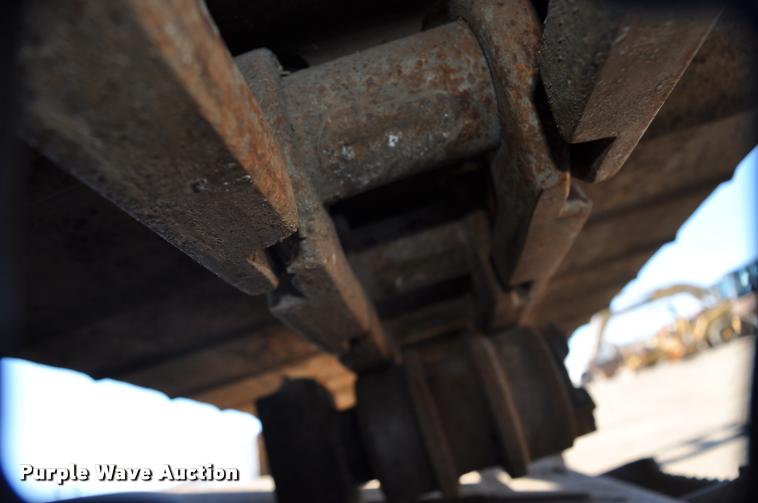 image for item L5049 1990 Caterpillar EL200B excavator