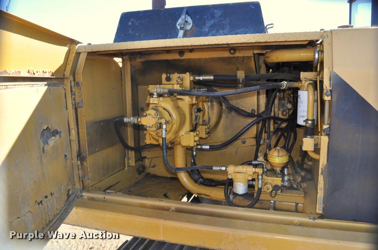 image for item L5049 1990 Caterpillar EL200B excavator