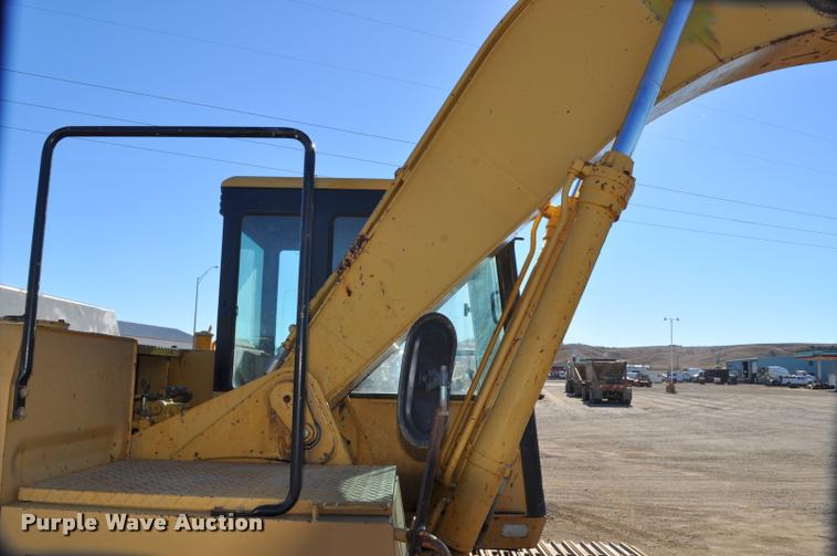 image for item L5049 1990 Caterpillar EL200B excavator