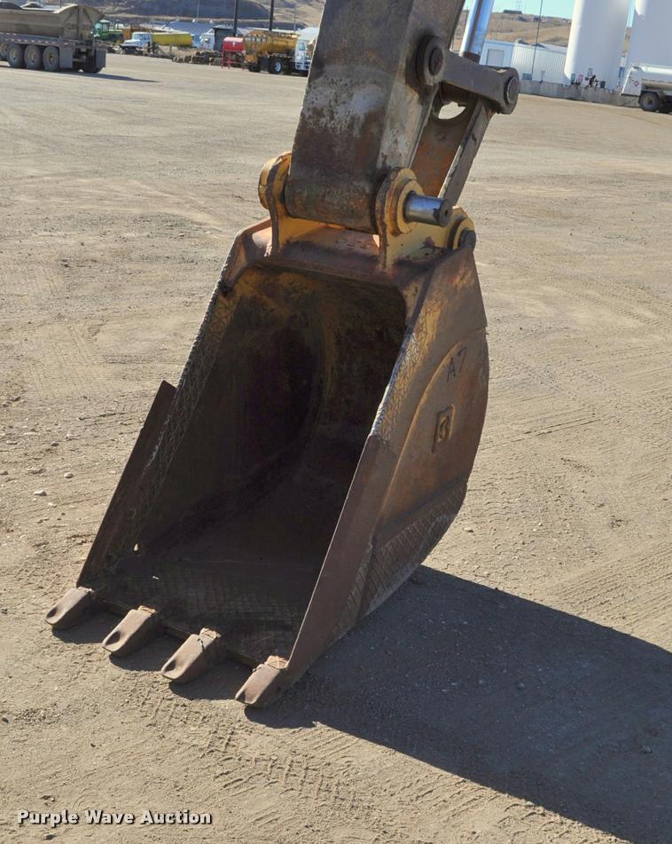 image for item L5049 1990 Caterpillar EL200B excavator
