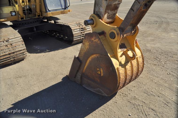 image for item L5049 1990 Caterpillar EL200B excavator