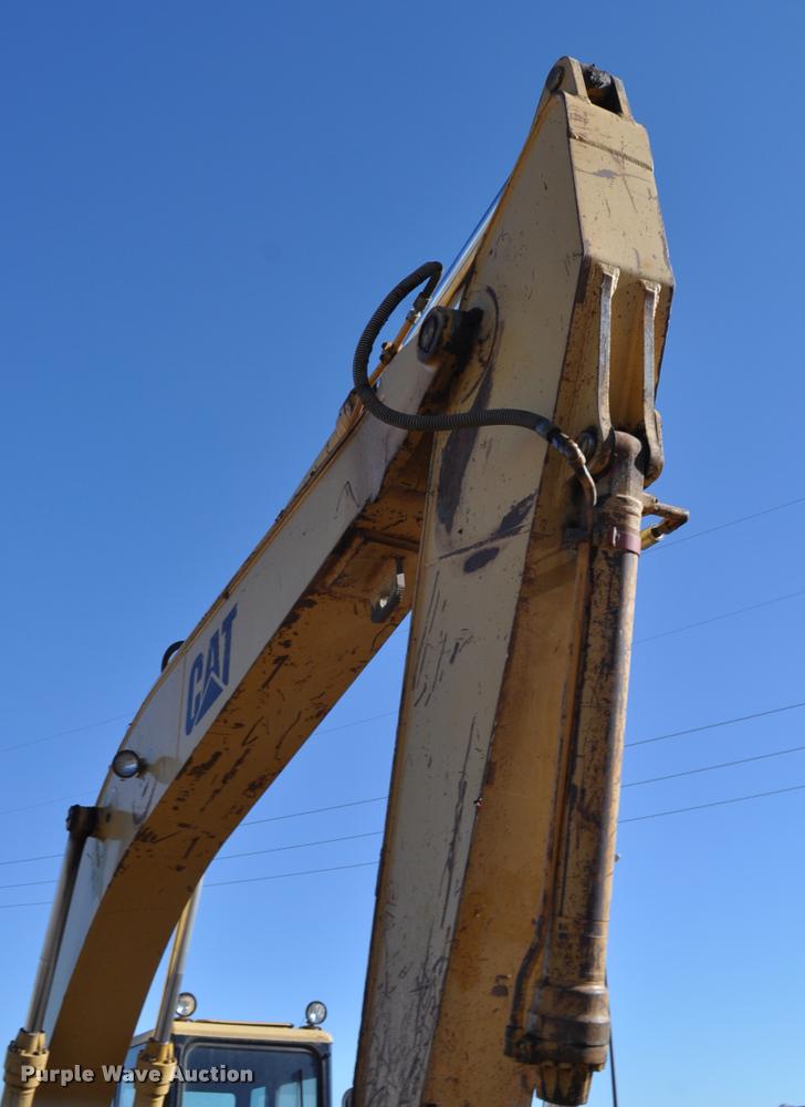 image for item L5049 1990 Caterpillar EL200B excavator